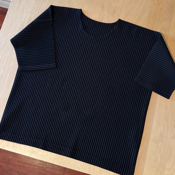 NEW! Homme Plissé Issey Miyake  Basics Pleated Crewneck T-Shirt - Picture 1 of 10